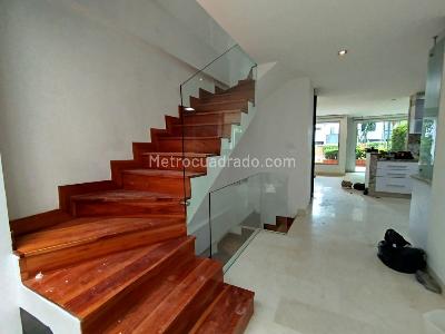 Casa de 4 alcobas en venta en Pinares, Pereira, 275 m² · foto 2 de 16