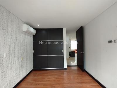 Casa de 4 alcobas en venta en Pinares, Pereira, 275 m² · foto 3 de 16