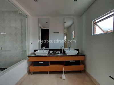 Casa de 4 alcobas en venta en Pinares, Pereira, 275 m² · foto 9 de 16