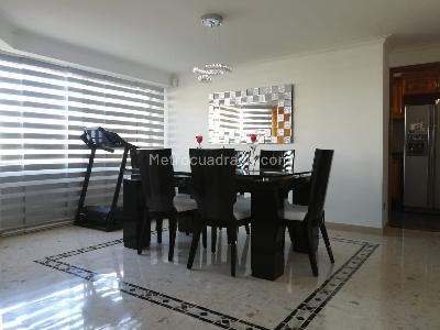 Apartamento de 2 alcobas en venta en Pinares, Pereira, 164 m² · foto 2 de 20