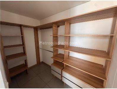 Apartamento de 2 alcobas en venta en Pinares, Pereira, 84 m² · foto 10 de 14
