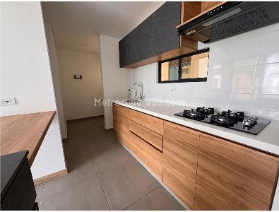 Apartamento de 2 alcobas en venta en Pinares, Pereira, 84 m² · foto 5 de 14