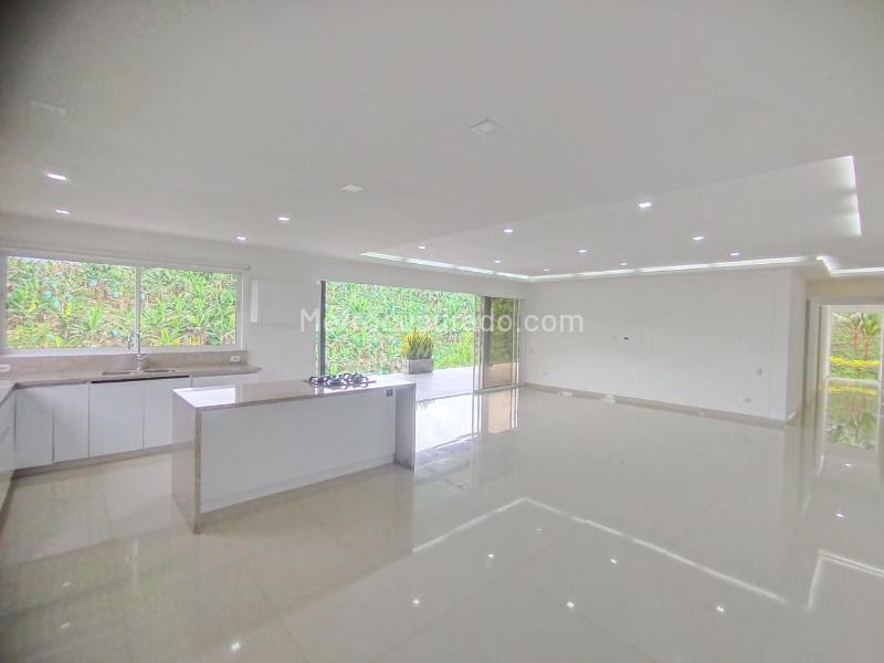Casa – AMCO, Area Metropolitana Centro Occidente, Crucero de Combia - Más