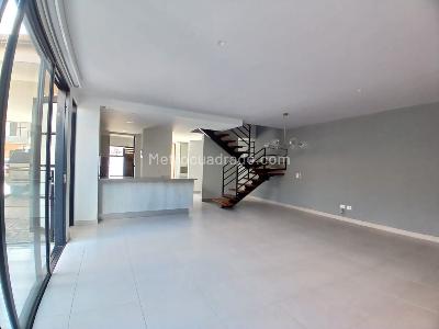 Casa de 3 alcobas en venta en Cerritos, Pereira, 197 m² · foto 2 de 15