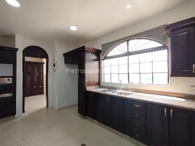 Apartamento en venta en Alamos, Pereira · foto 3 de 12