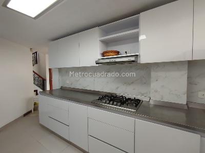 Casa de 3 alcobas en venta en Alamos, Pereira, 213 m² · foto 3 de 17