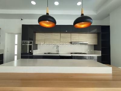 Casa de 4 alcobas en arriendo en San Luis, Pereira, 576 m² · foto 5 de 18