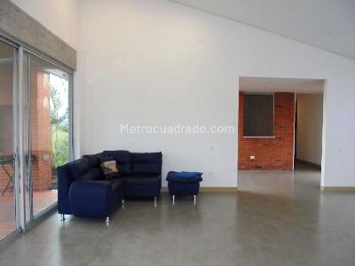 Casa de 3 alcobas en venta en Pueblito Cafetero, Pereira, 283 m² · foto 2 de 14