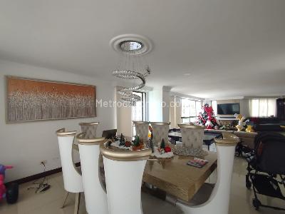 Apartamento de 4 alcobas en venta en Pinares, Pereira, 280 m² · foto 3 de 9
