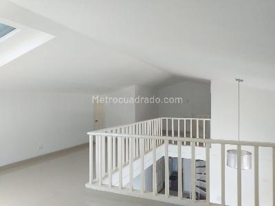 Apartamento de 2 alcobas en venta en Pinares, Pereira, 83 m² · foto 2 de 6