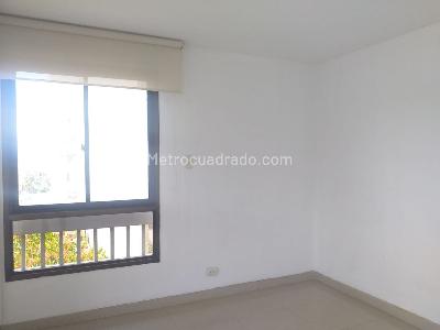 Apartamento de 2 alcobas en venta en Pinares, Pereira, 83 m² · foto 3 de 6