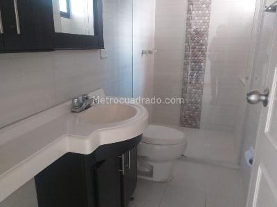 Apartamento de 2 alcobas en venta en Pinares, Pereira, 83 m² · foto 5 de 6