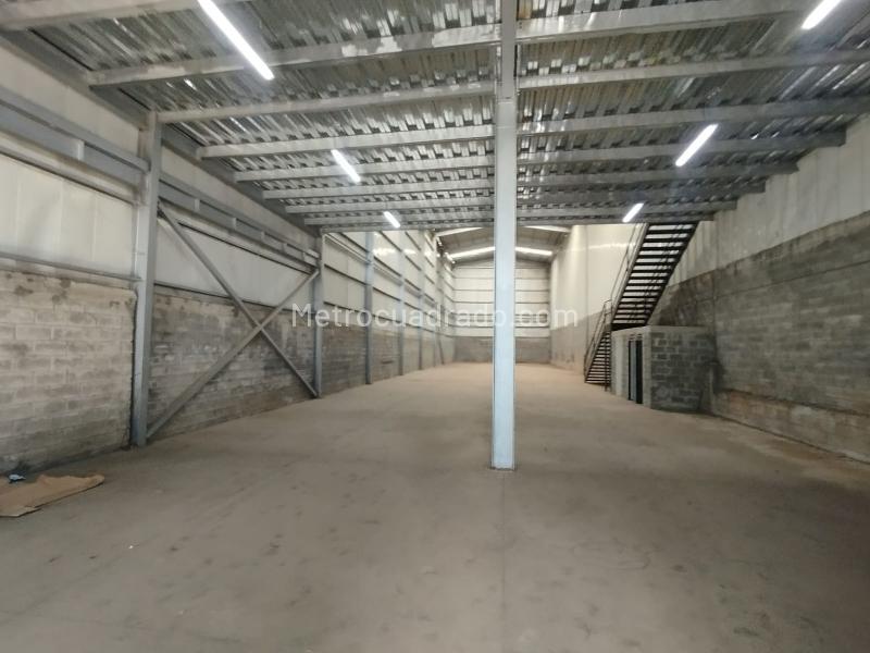 Bodega en Arriendo, Av el pollo, Dosquebradas - Más