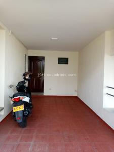 Casa en arriendo en La Elvira, Pereira · foto 2 de 20