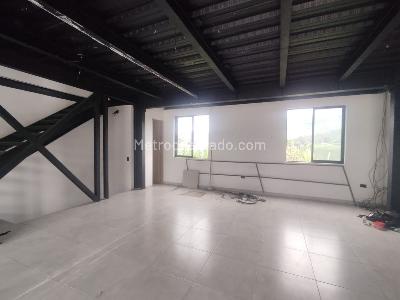 Casa de 4 alcobas en arriendo en 30 De Agosto, Pereira, 402 m² · foto 2 de 14