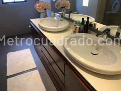 Apartamento de 3 alcobas en venta en Rosales Bella Vista, Bogotá, 274 m² · foto 13 de 19
