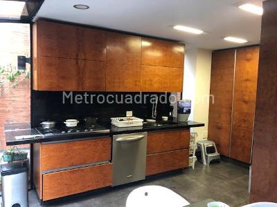 Apartamento de 3 alcobas en venta en Rosales Bella Vista, Bogotá, 274 m² · foto 14 de 19