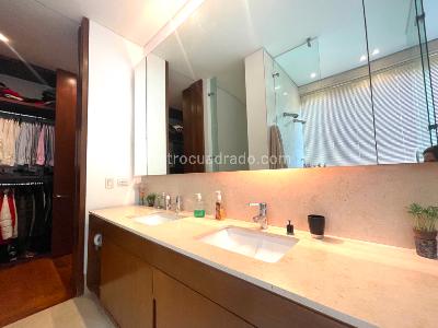 Apartamento de 3 alcobas en venta en Cabrera Chico, Bogotá, 267 m² · foto 10 de 13