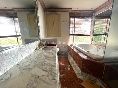 Apartamento de 3 alcobas en venta en Rosales Pietramonte, Bogotá, 219 m² · foto 11 de 20