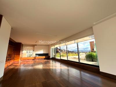 Apartamento de 4 alcobas en venta en Los Rosales, Bogotá, 360 m² · foto 2 de 20