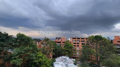 Apartamento de 3 alcobas en venta en Rosales Bella Vista, Bogotá, 301 m² · foto 2 de 20