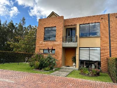 Casa de 4 alcobas en venta en Hacienda Fontanar, Chía, 796 m² · foto 2 de 17