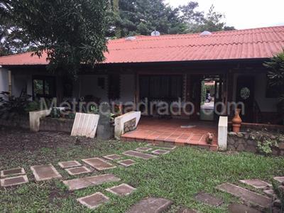 Casa de 4 alcobas en venta en El Cairo, Villavicencio, 1000 m² · foto 2 de 20