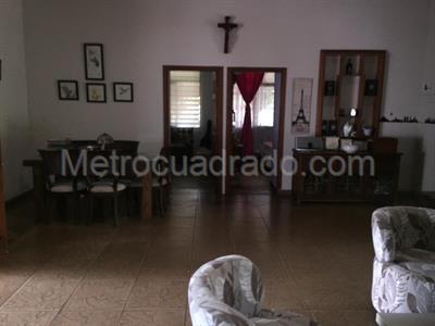 Casa de 4 alcobas en venta en El Cairo, Villavicencio, 1000 m² · foto 9 de 20