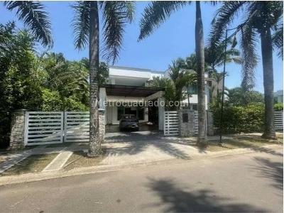 Casa de 4 alcobas en arriendo en Baru, Villavicencio, 780 m² · foto 2 de 20
