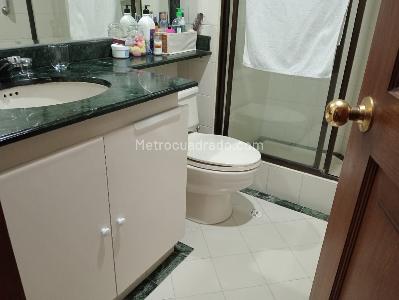Apartamento de 3 alcobas en venta en Chico Navarra, Bogotá, 180 m² · foto 11 de 18