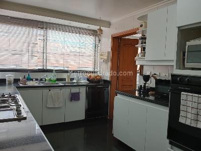 Apartamento de 3 alcobas en venta en Chico Navarra, Bogotá, 180 m² · foto 16 de 18