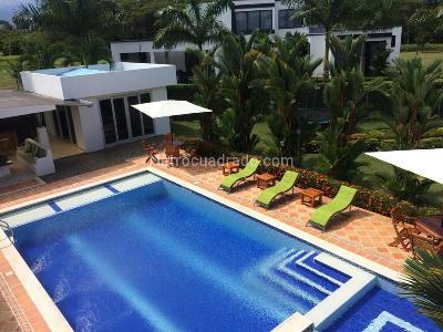 Casa de 5 alcobas en venta en Baru, Villavicencio, 1424 m² · foto 2 de 20