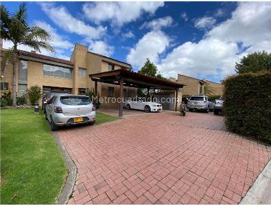 Casa de 4 alcobas en venta en San Simon Guaymaral, Bogotá, 1385 m² · foto 2 de 20