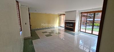 Casa de 4 alcobas en venta en San Jose De Bavaria, Bogotá, 178 m² · foto 2 de 20