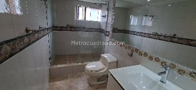 Casa de 4 alcobas en venta en San Jose De Bavaria, Bogotá, 178 m² · foto 3 de 20