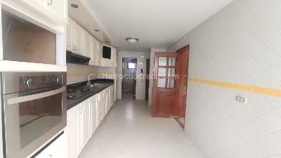 Casa de 4 alcobas en venta en San Jose De Bavaria, Bogotá, 178 m² · foto 4 de 20