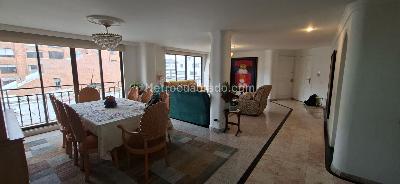 Apartamento de 3 alcobas en venta en Santa Barbara Central, Bogotá, 263 m² · foto 2 de 19