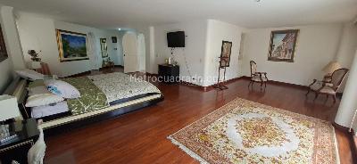 Apartamento de 3 alcobas en venta en Santa Barbara Central, Bogotá, 263 m² · foto 13 de 19