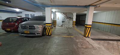 Apartamento de 3 alcobas en venta en Santa Barbara Central, Bogotá, 263 m² · foto 15 de 19