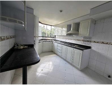 Apartamento de 4 alcobas en venta en Chico Navarra, Bogotá, 230 m² · foto 7 de 16
