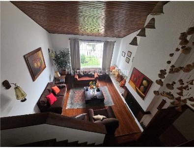 Casa de 4 alcobas en venta en Las Villas Niza, Bogotá, 261 m² · foto 13 de 20