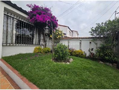Casa de 4 alcobas en venta en Las Villas Niza, Bogotá, 261 m² · foto 2 de 20