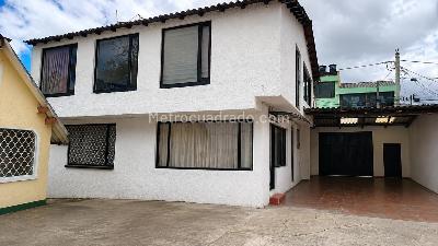 Casa de 3 alcobas en venta en Centro Historico, Chía, 340 m² · foto 2 de 20