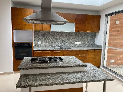 Apartamento de 3 alcobas en venta en Santa Paula Central, Bogotá, 285 m² · foto 2 de 11