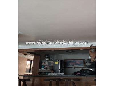 Casa de 5 alcobas en venta en Rionegro Centro, Rionegro, 156 m² · foto 2 de 6