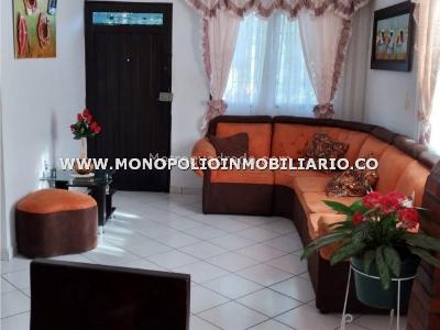 Casa de 3 alcobas en venta en Castilla, Medellín, 89 m² · foto 2 de 11