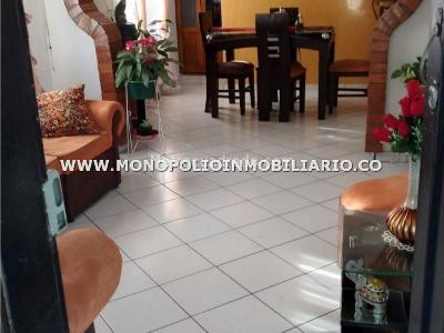 Casa de 3 alcobas en venta en Castilla, Medellín, 89 m² · foto 4 de 11