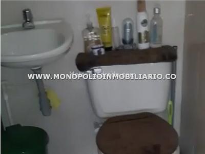 Casa de 5 alcobas en venta en Trinidad, Medellín, 266 m² · foto 5 de 6