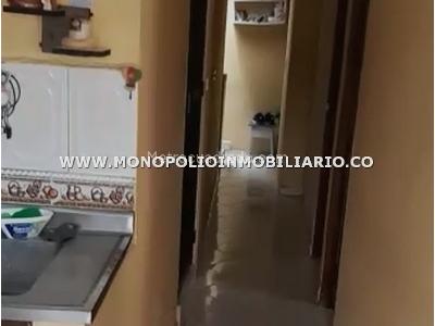 Casa de 5 alcobas en venta en Trinidad, Medellín, 266 m² · foto 2 de 6