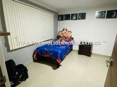 Apartamento de 5 alcobas en venta en Villa Hermosa, Medellín, 167 m² · foto 10 de 13